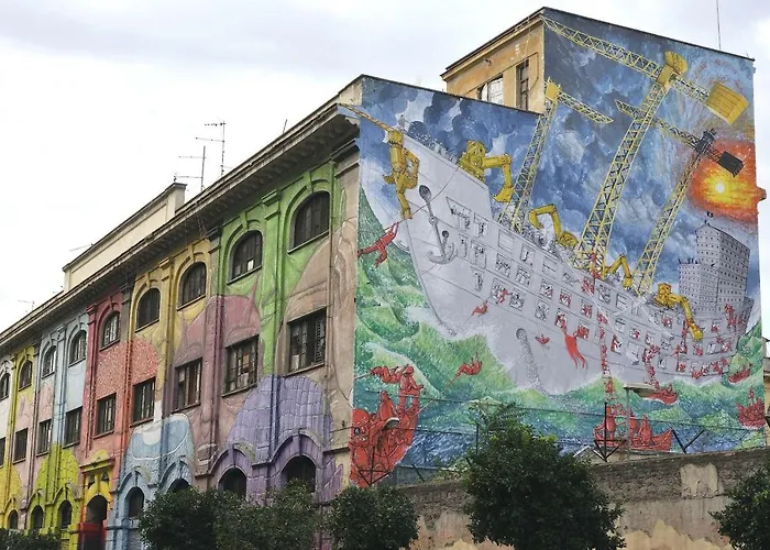 Modern Near Colosseum * Roma